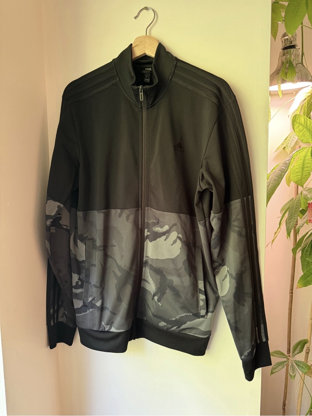 adidas .| Men's Black & Gray Camo | Lightweight Track Jacket | M